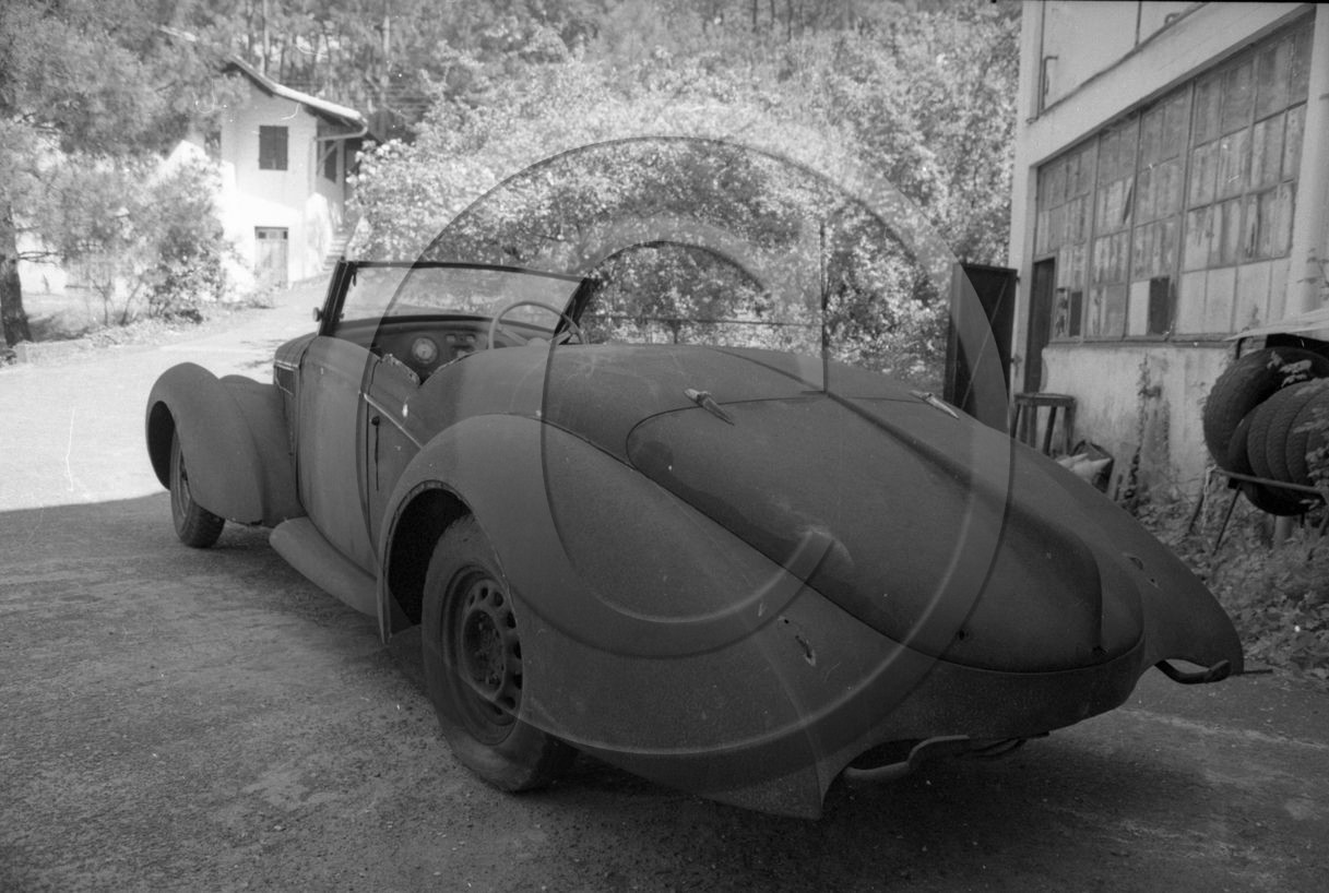 AU 4047 Delage sortie de grange  jpg.jpg