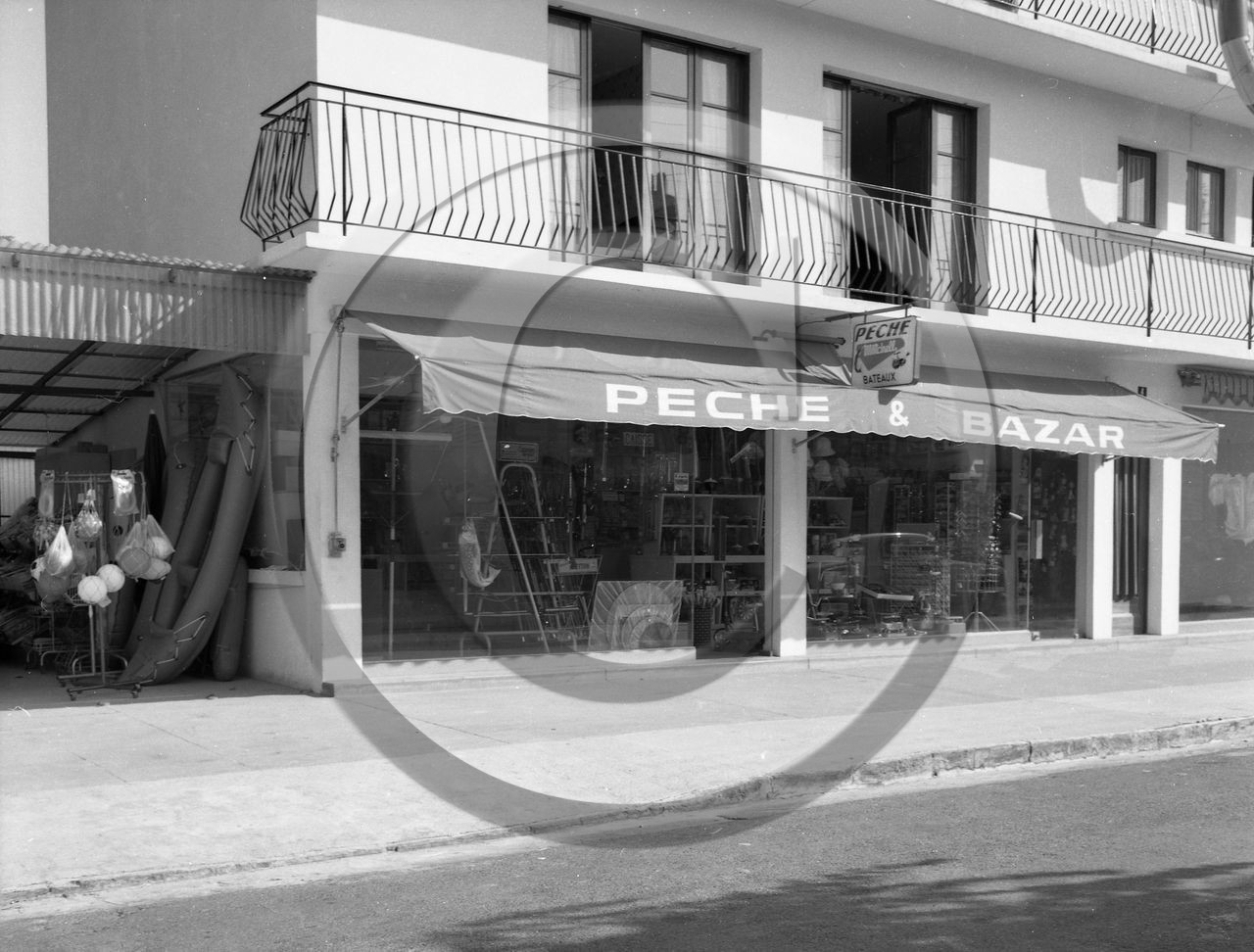 arc 4624 bazar de la jetee  Moulleau .jpg