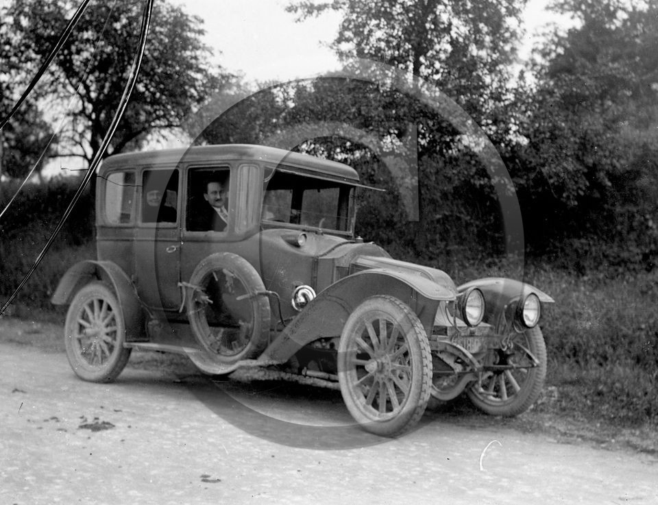 AU 2225 Renault .jpg