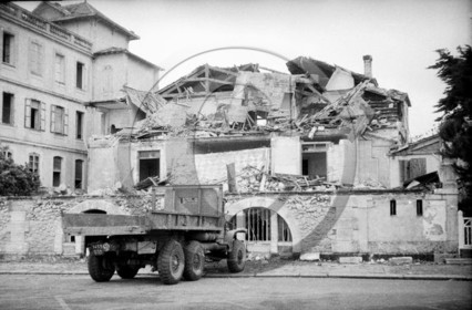 arc 4574 destruction clinique Lalesque .jpg