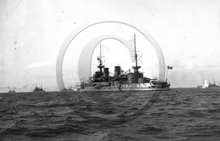 BA 1605 navire de guerre .jpg