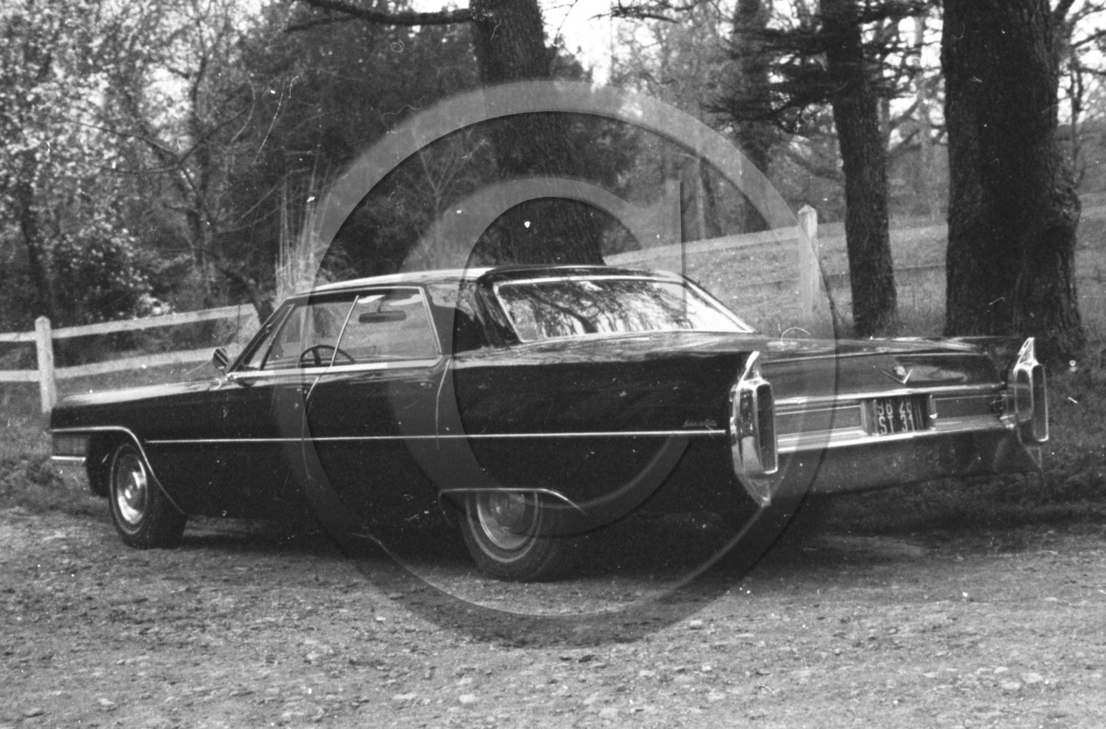 AU 179 Cadillac berline sedan 4 portes sans montant 1967 .jpg