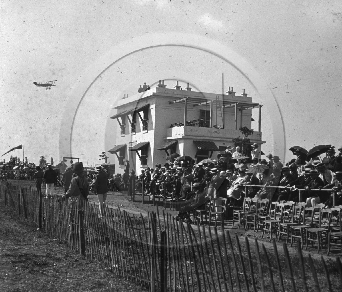 avi 282 alger les trunes d'honneur 20-6-26.jpg