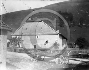 AG 547 ferme charrettes .jpg