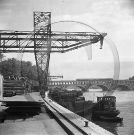 BA 1535 péniche à quai dont Alsace .jpg