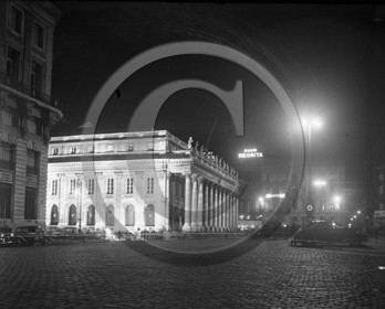 BX 117 grand theatre la nuit année 50.jpg