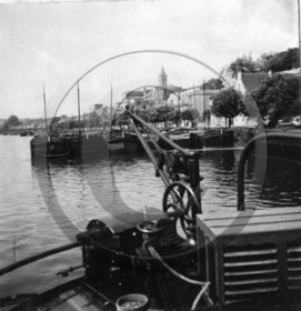 BA  page 80 - 21- Paris Conflans en péniche.jpg