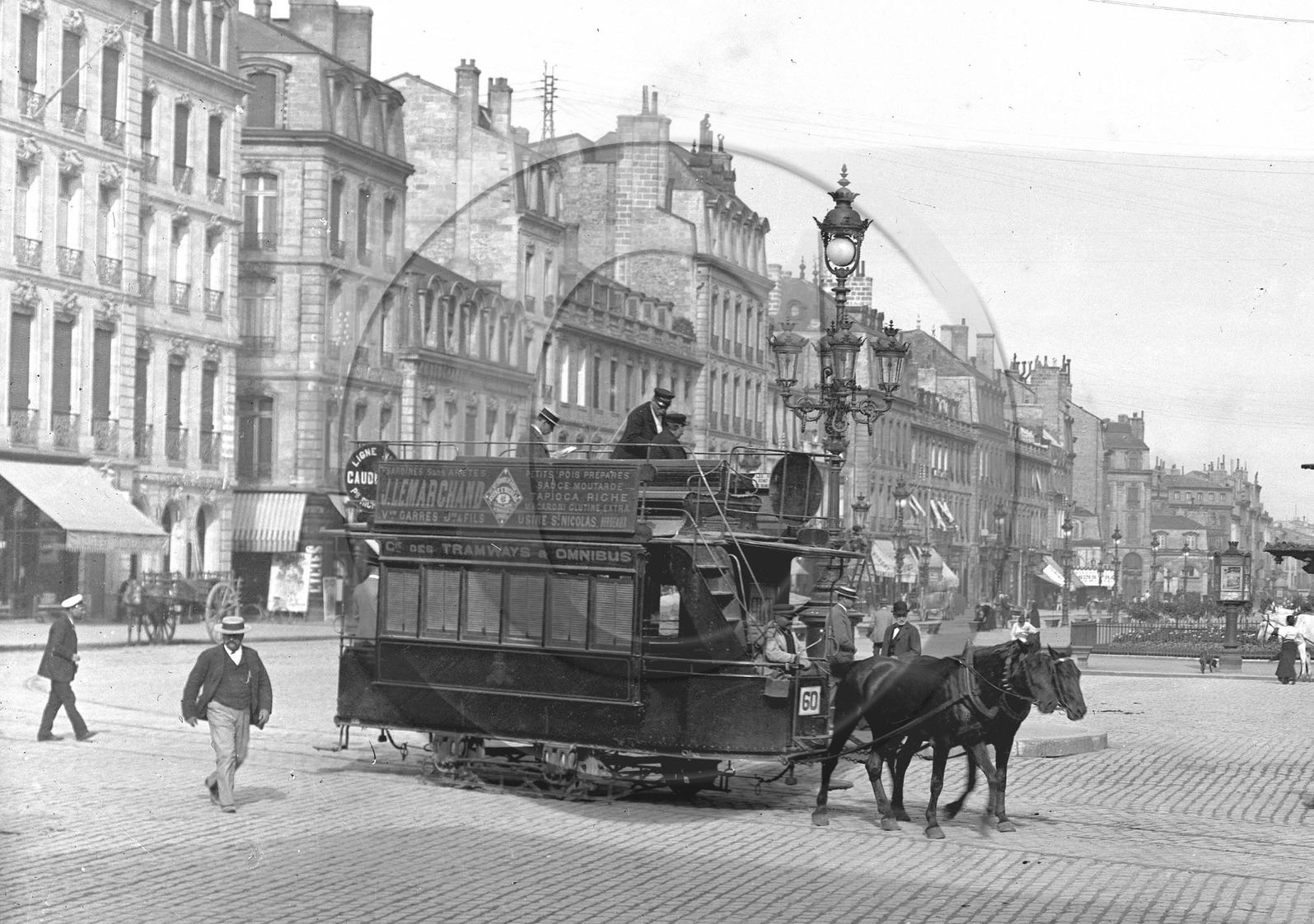 BX 410 cadré tram.jpg