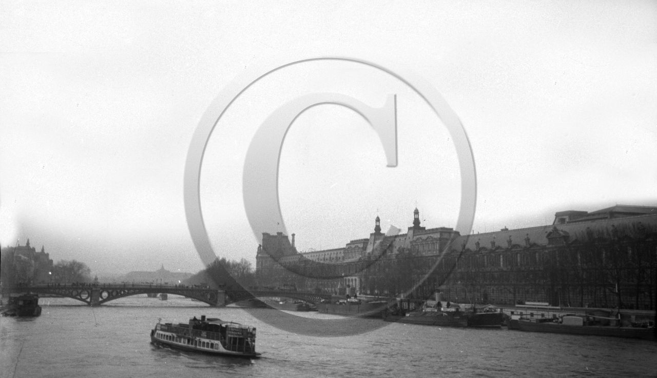 BA 1072 la Seine bateau mouche  Paris.jpg
