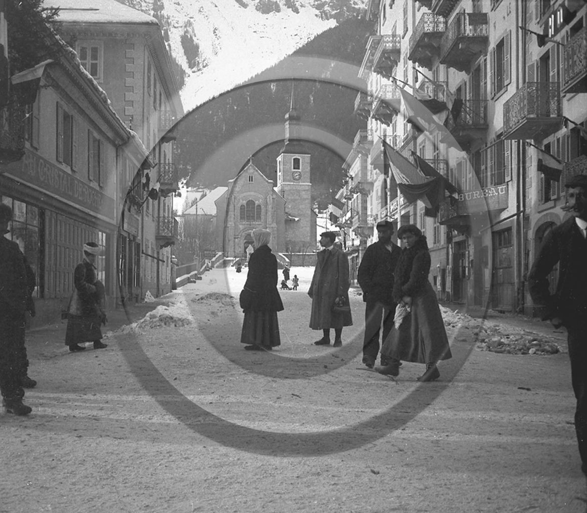 vi  68 Chamonix en 1908 une rue.jpg