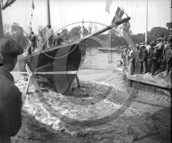 BA 1082 série de 5. mise à l'eau fluviale .jpg