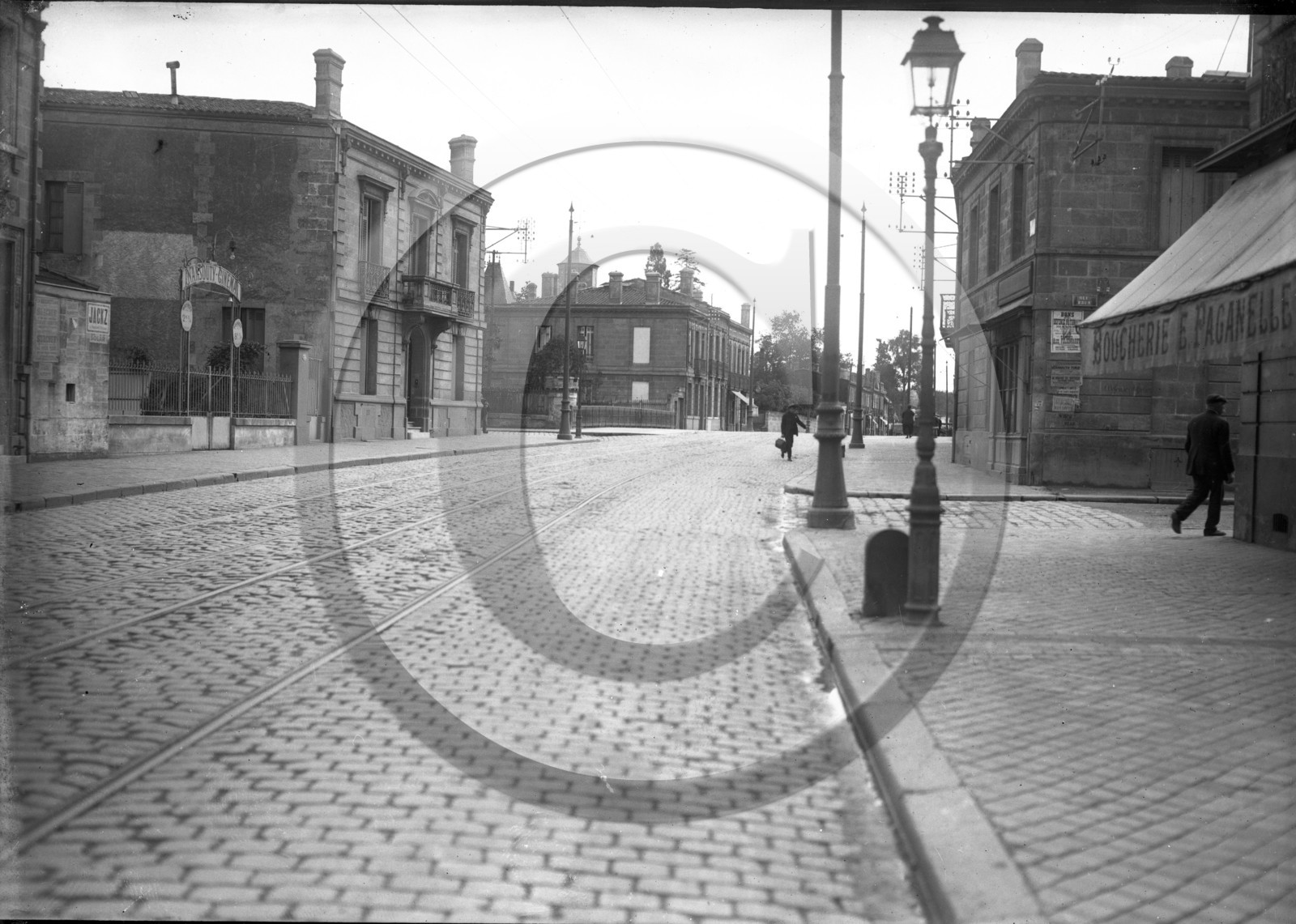 BX 536 angle rue Brun.jpg