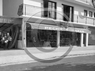 arc 4625 bazar de la jetee Moulleau .jpg