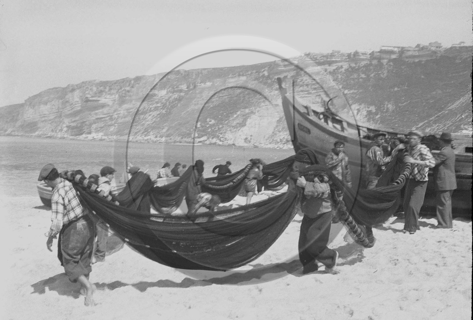 portugal porteur de filets.jpg