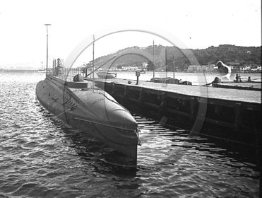 BA 1225 navire de guerre .jpg