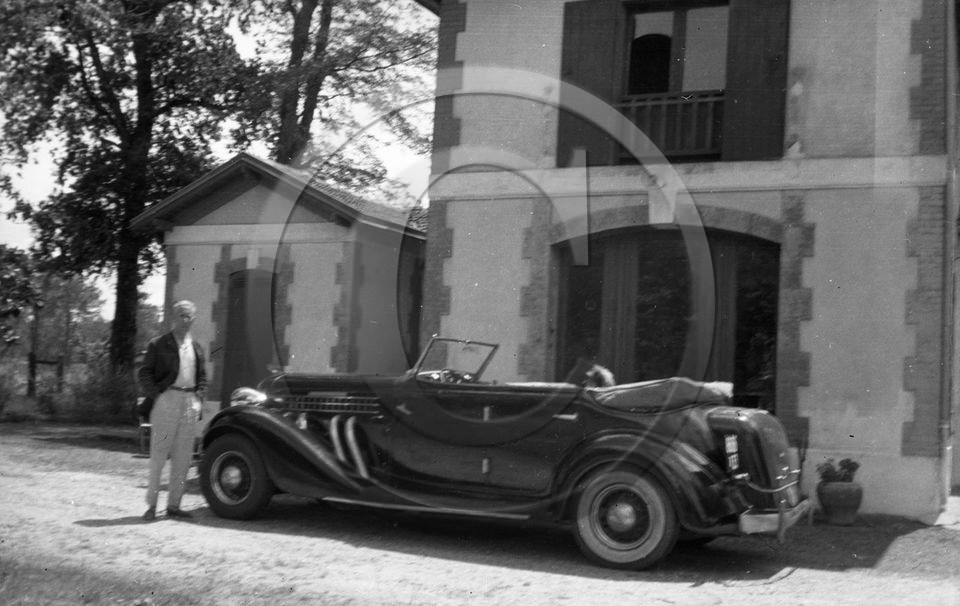 AU 347 Auburn 852 super charged pheton sedan 1936 .jpg