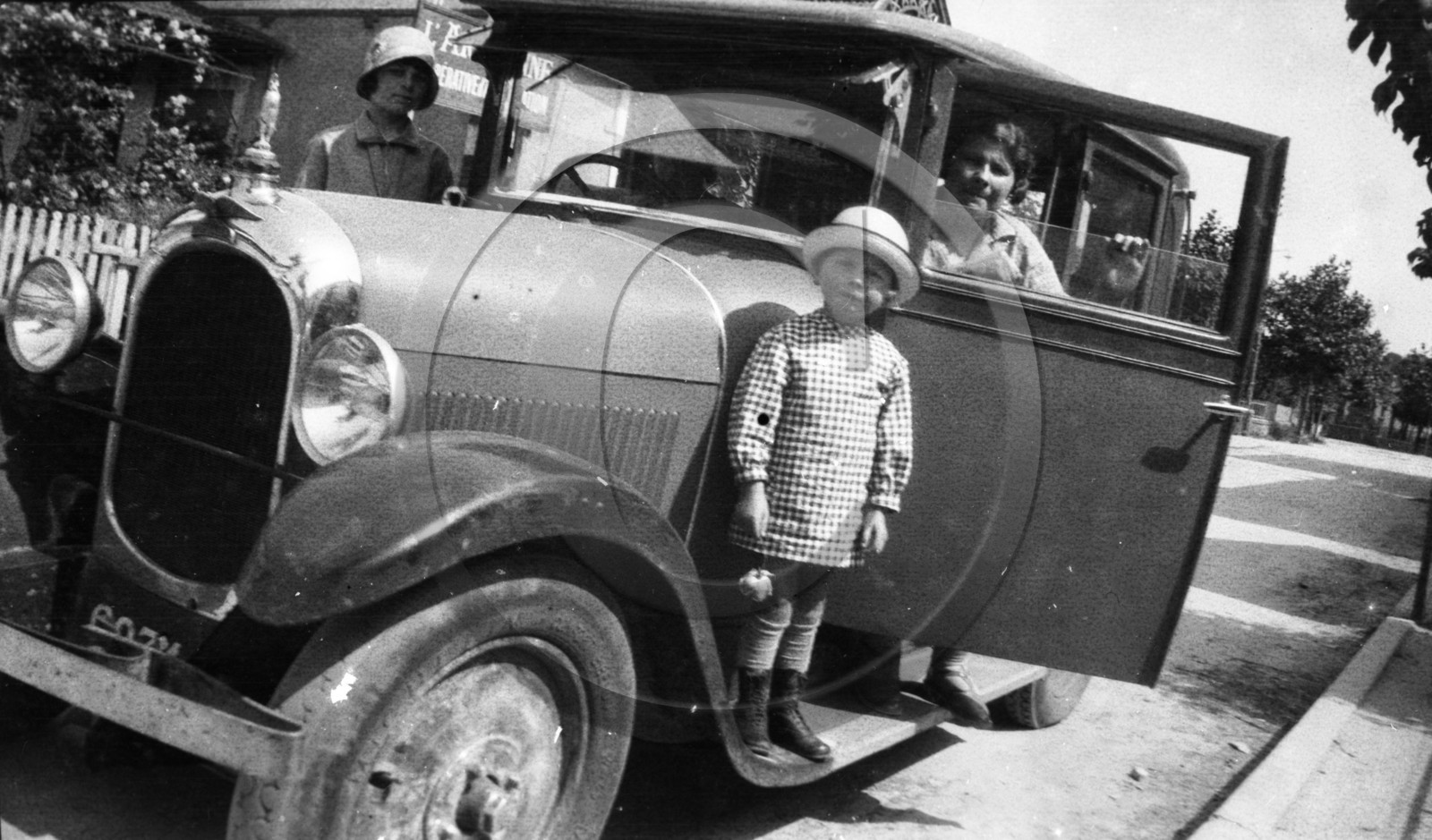 AU 2474 Chenard Walker .jpg