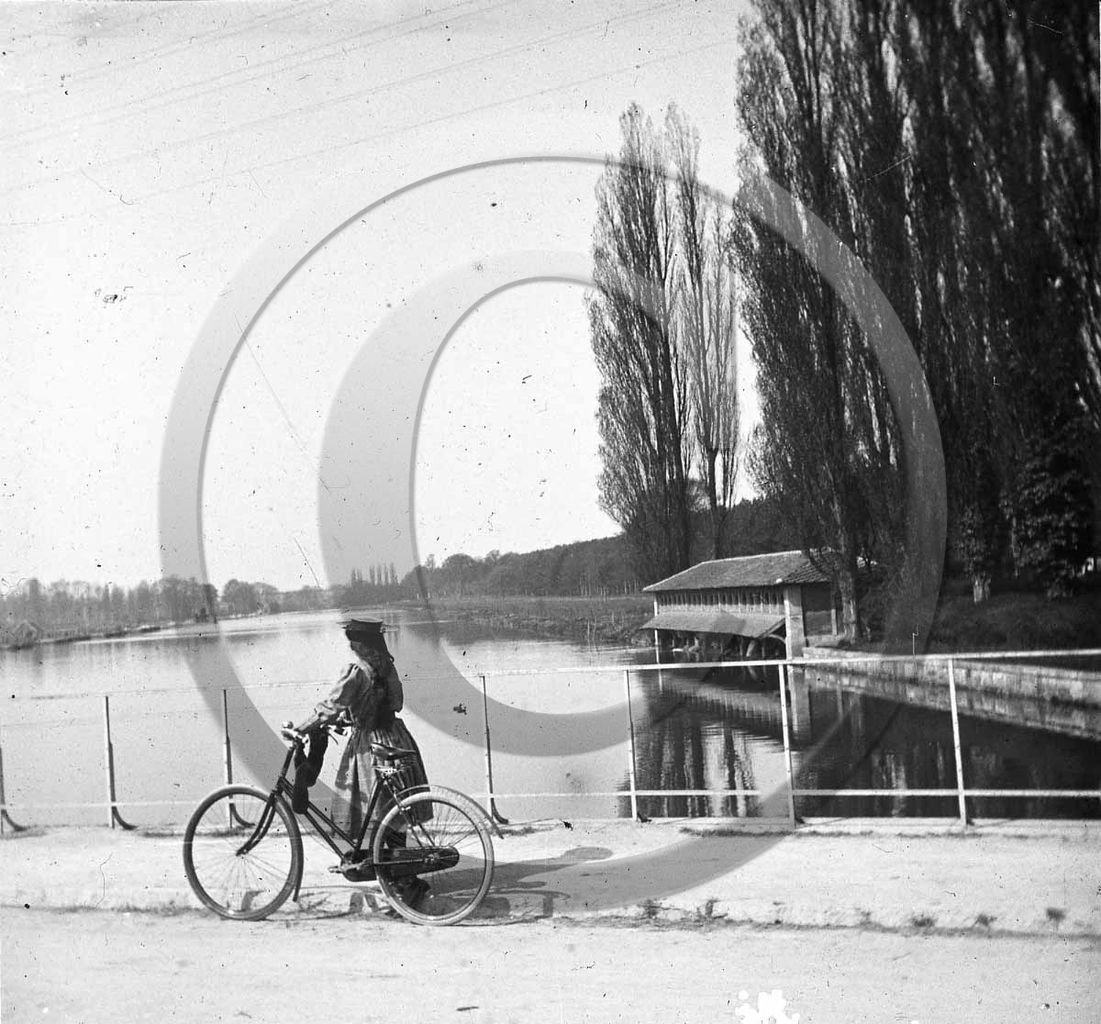 vi  108 chantilly le canal    16-4 -1906.jpg