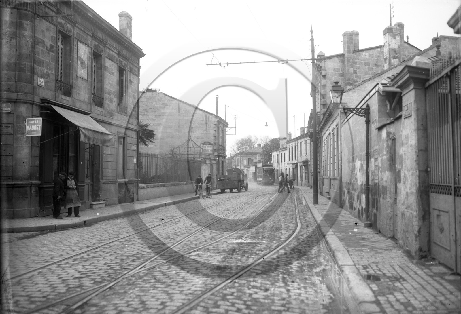 BX 537 angle rue Ferron et rue de Blègle.jpg