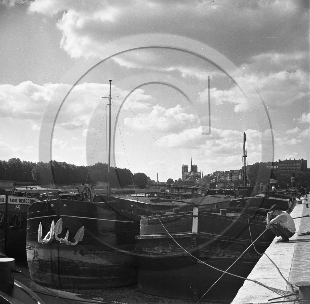BA 1546 péniche André Derocque Paris .jpg