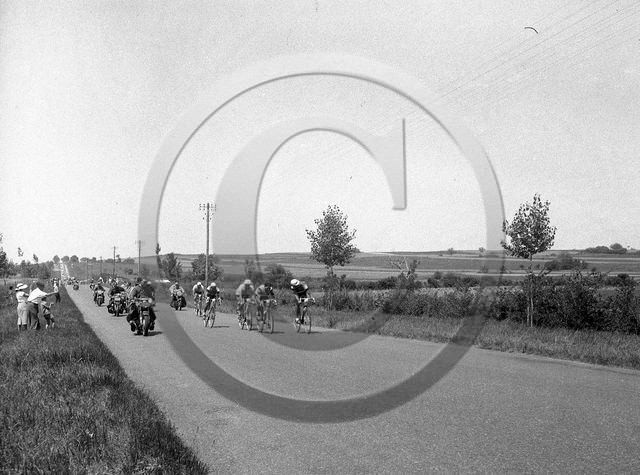 mov 196 course moto et velo.jpg