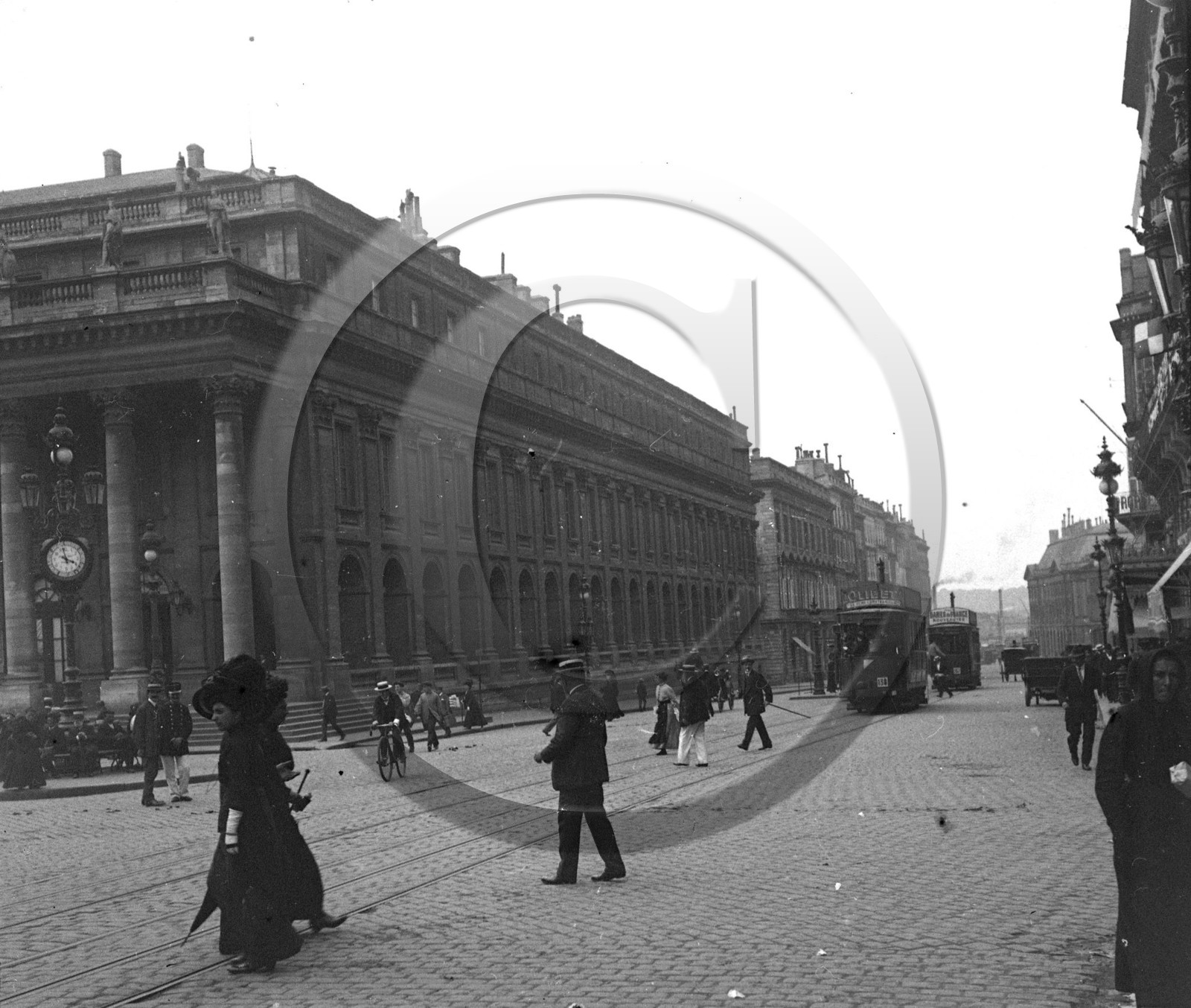 BX 554      le gd théatre et le cours du chapeau rouge.jpg