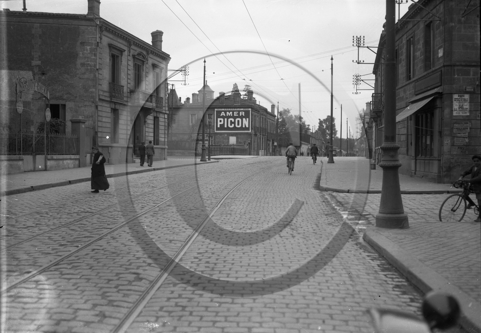 BX 529     angle rue Brun.jpg