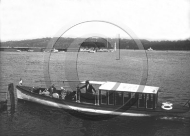 BA 1074 la mouette Génevoise n°2 au fond la jetée des Paquis.jpg