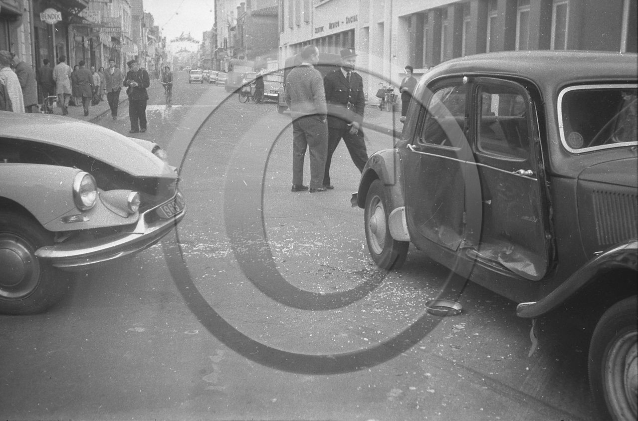 pochette 005 accident cours lamarque 1961  .1.jpg