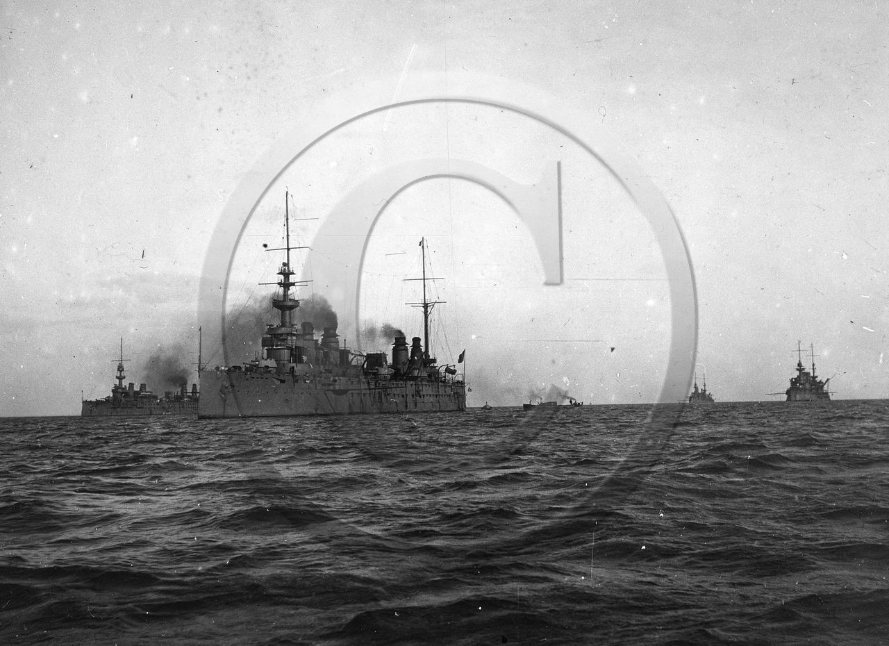 BA 1607 navire de guerre .jpg