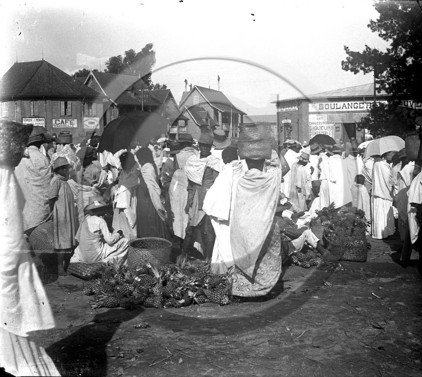 Madagascar marche aux fruits boulangerie .jpg