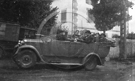 AUU 460 Biarritz autocar.jpg