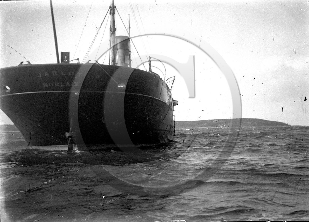 BA 811 Finistère le vapeur Jarlot de Morlaix construit en 1906 Gls par Clyde SB devient Italien sous le nom Nennella .jpg BA 811 Finistère le vapeur Jarlot de Morlaix construit en 1906 Gls par Clyde SB devient Italien sous le nom Nennella .jpg