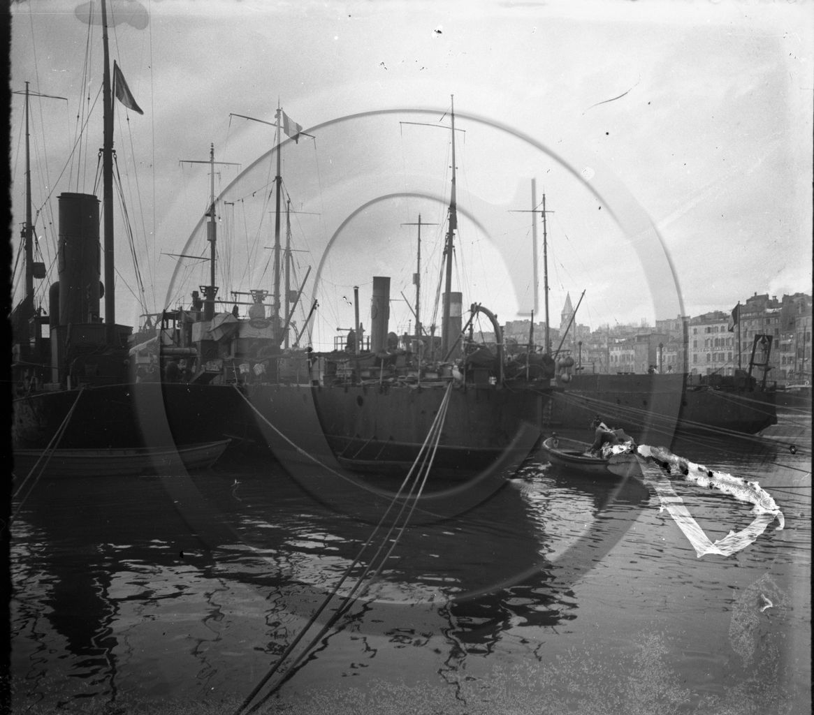 vi  1115 Marseille bateau de guerre  dpt 13 .jpg