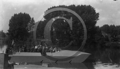 BA 780 bateau glisseur a 2 helies aeriennes.jpg