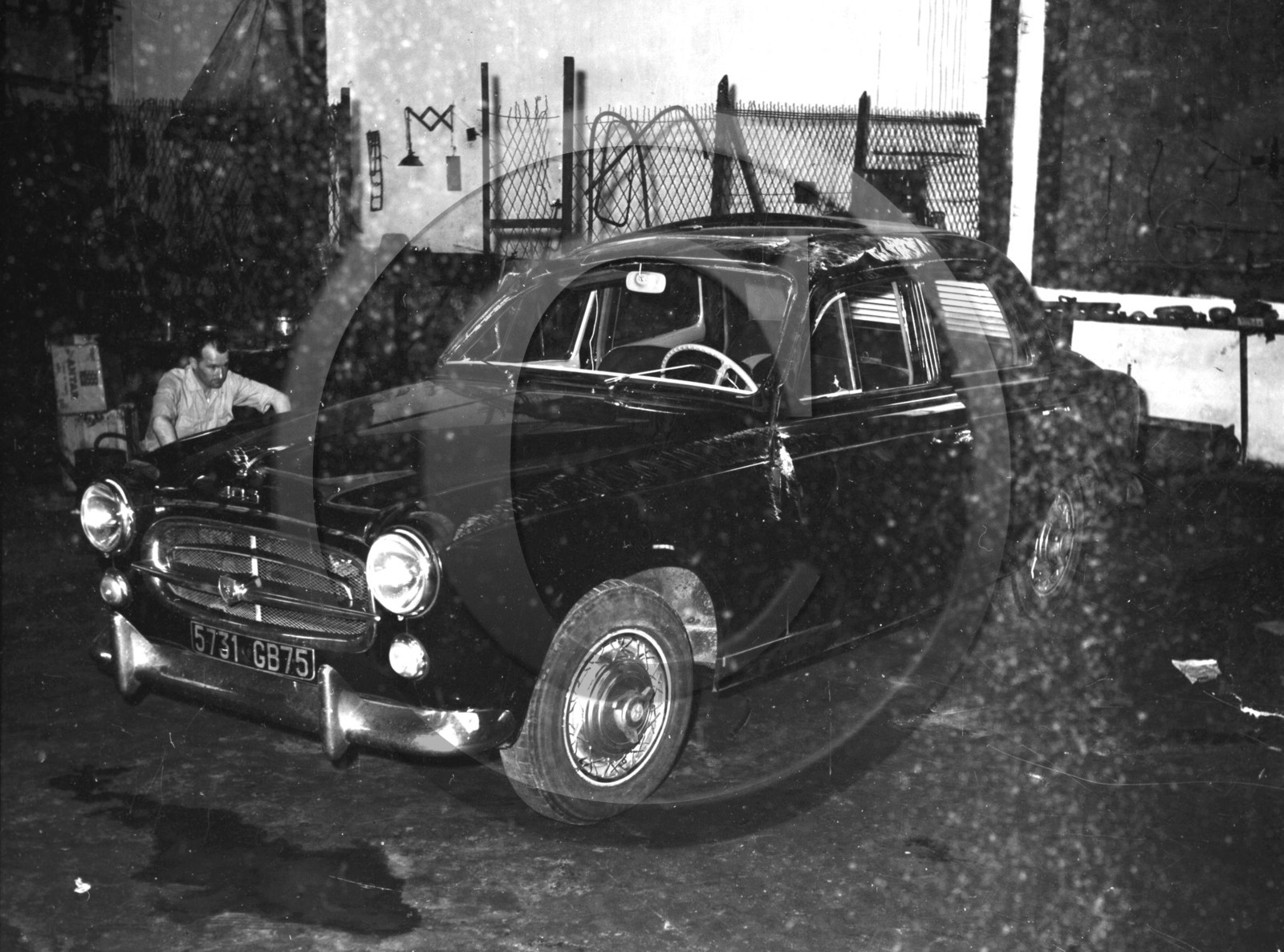 AU 2671 Peugeot 403 .jpg