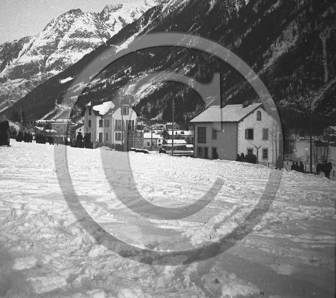 vi  65 chamonix en 1908 des chalets.jpg