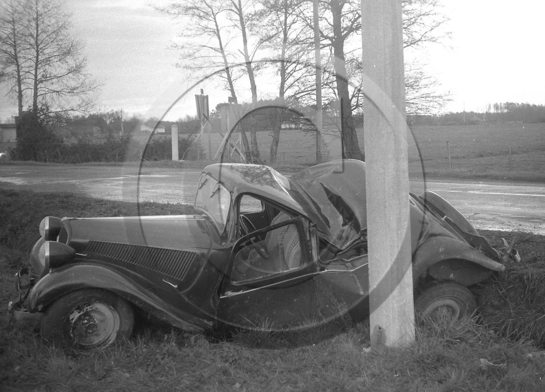 4 pochette6901 accident allée j balde 28 .1969.jpg