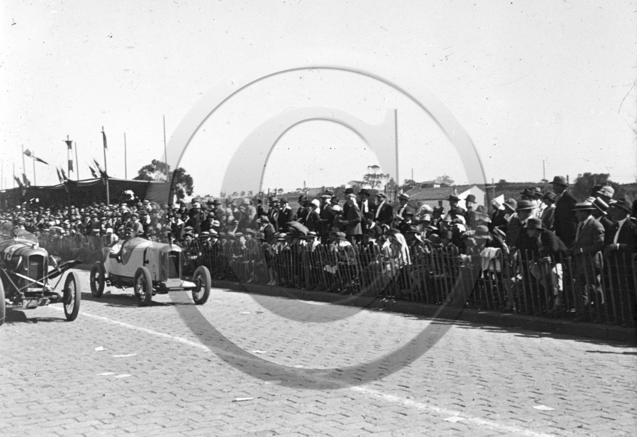 AUC 84  8-mai 1927 Alger journée des match Villemenot sur Amilcar.jpg