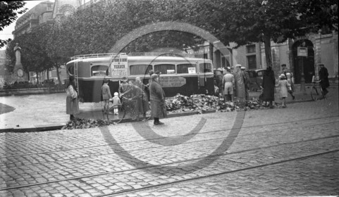 AUU 438  Dijon place Grangier autocar bernard .jpg