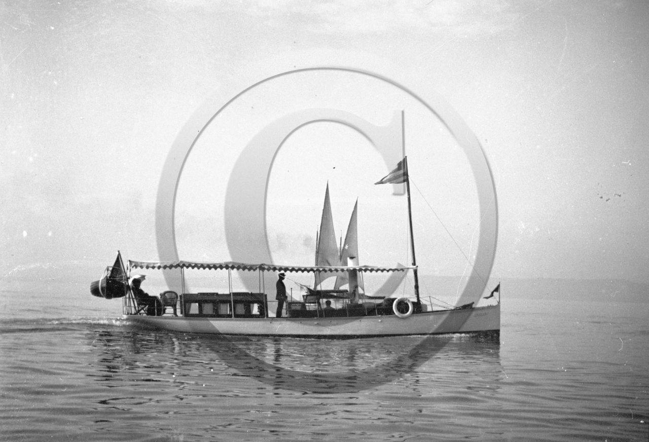 BA 784 vapeur de plaisance -Grillon-sur lac alpin.jpg