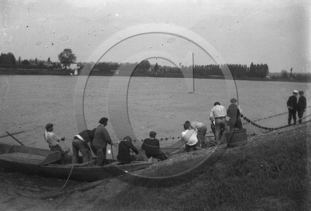BA 1042 scene de peche sur un fleuve.jpg