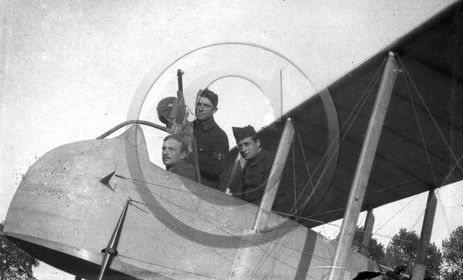 avi 101 Farman .jpg