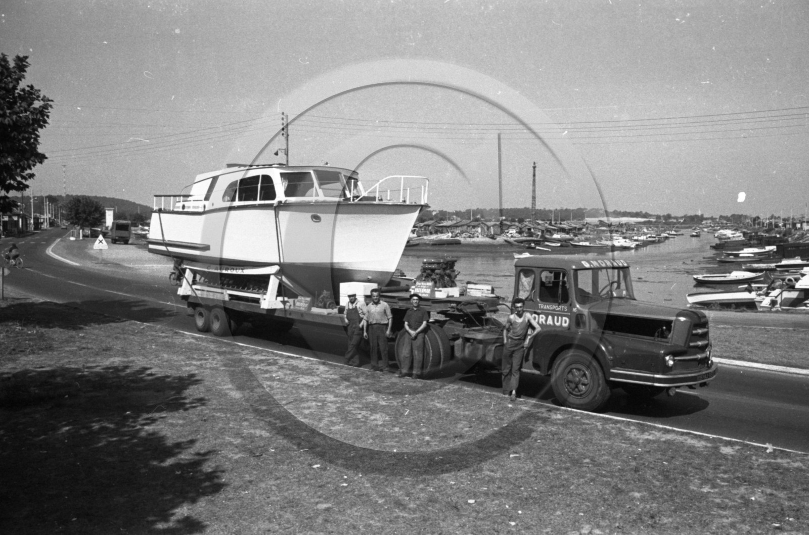 arc 1866 camion giraud port la Teste .jpg