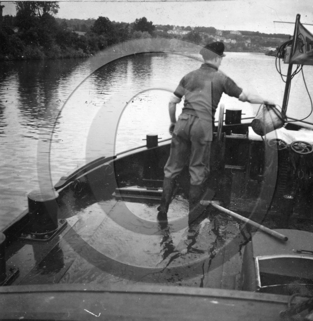 BA  page 80 - 14- Paris Conflans en péniche.jpg