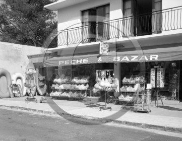 arc 4622 bazar de la jetee Moulleau .jpg