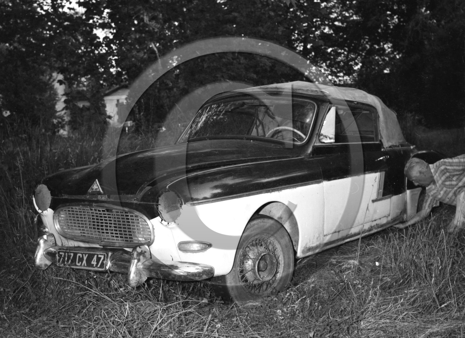 AU 683 Renault fregate cabriolet Letourneur et Marchand  1959  épave .jpg