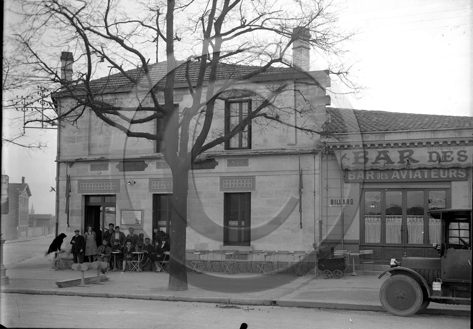 BX 388   cafe aviateurs -café Ravezies place ravezies.jpg