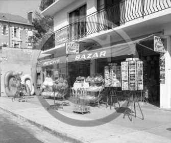 arc 4621 bazar de la jetee Moulleau .jpg