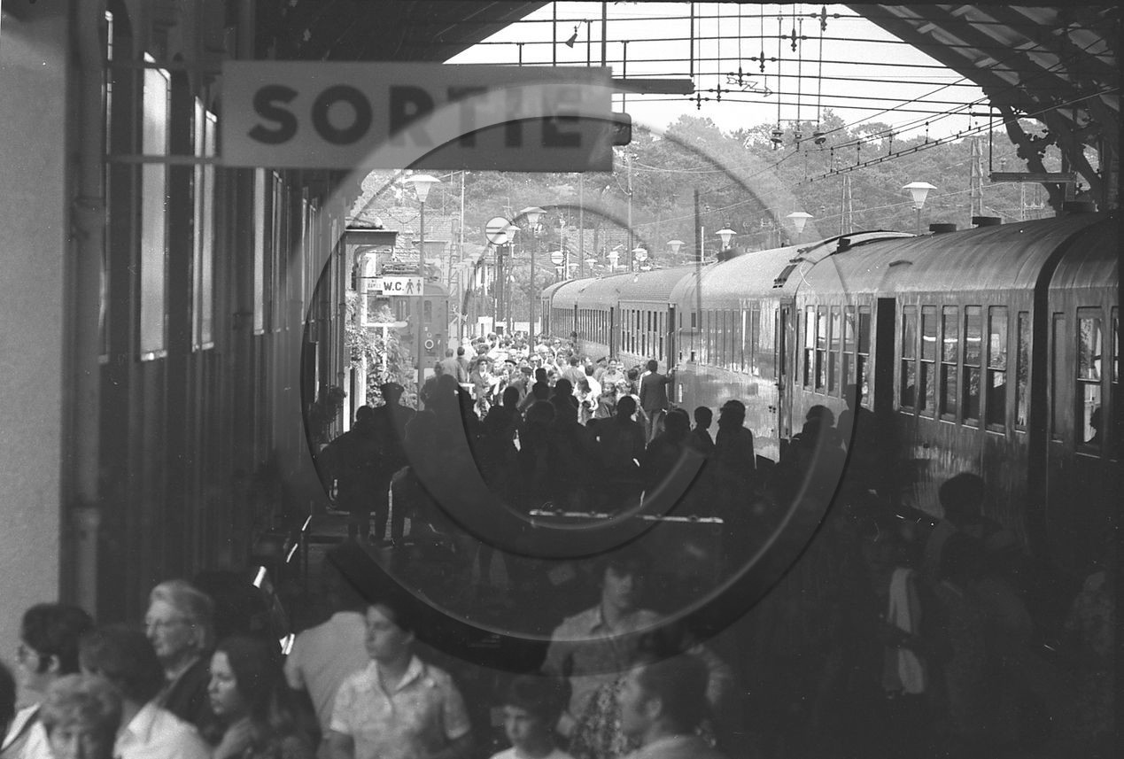 ARC 3671 arrivé du train de Paris 28 juin 1970.jpg